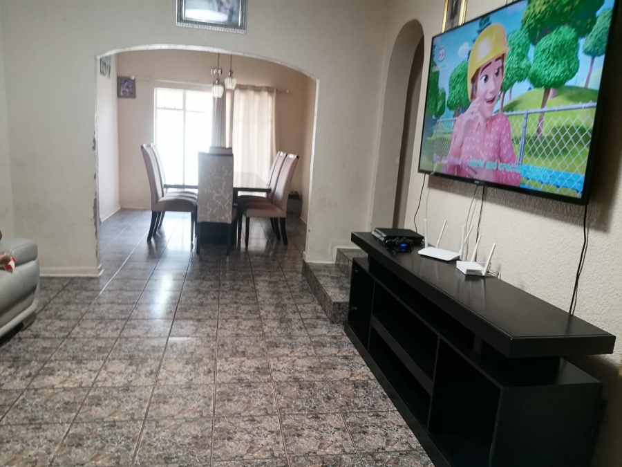 6 Bedroom Property for Sale in Geelhoutpark North West